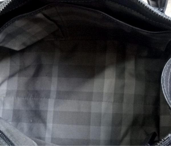 EUC Auténtico bolso de hombro Burberry Protsum plateado metalizado