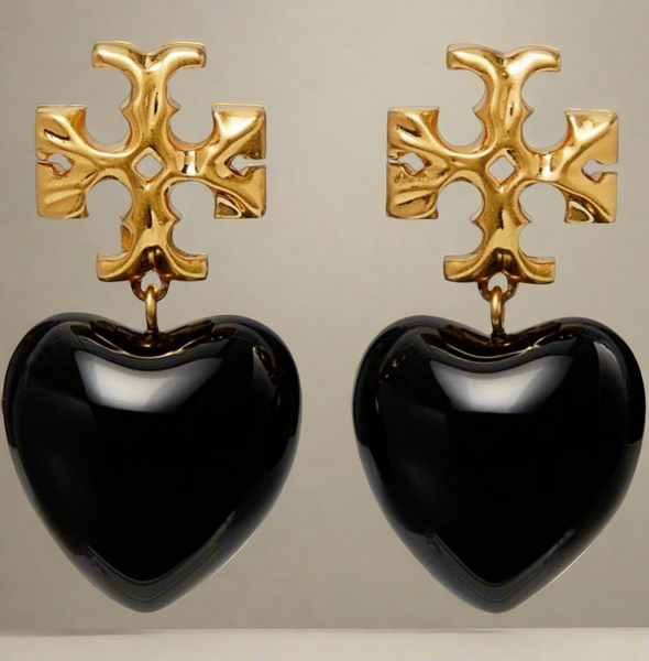 Auténticos pendientes colgantes con forma de corazón de resina y tono dorado Roxanne de Tory Burch en negro