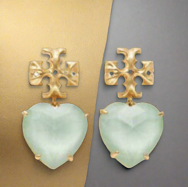 Auténticos pendientes colgantes con forma de corazón de cristal Roxanne Roxanne de Tory Burch en verde