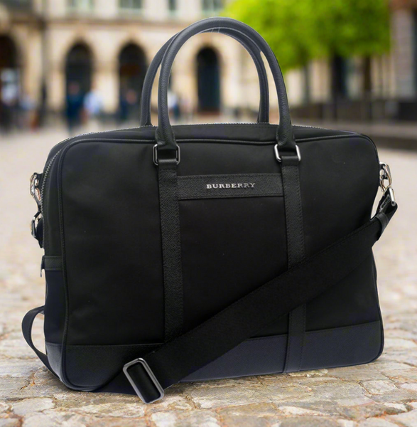 Auténtico maletín pequeño Newburg de nailon de Burberry London
