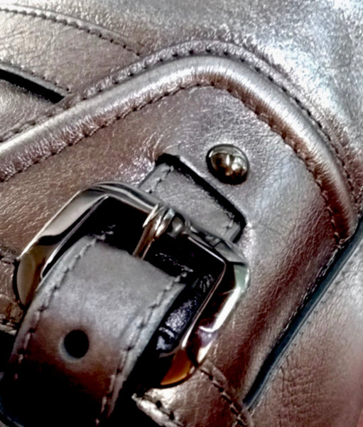 EUC Auténtico bolso de hombro Burberry Protsum plateado metalizado