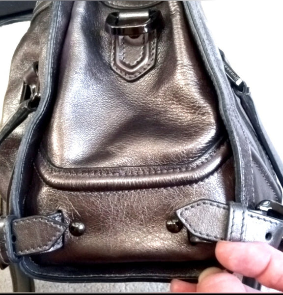 EUC Auténtico bolso de hombro Burberry Protsum plateado metalizado