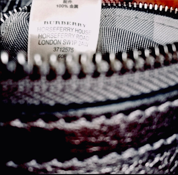 EUC Auténtico bolso de hombro Burberry Protsum plateado metalizado