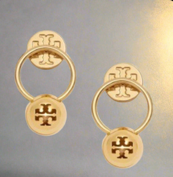 Auténticos pendientes colgantes de oro con cuentas y logotipo de Tory Burch