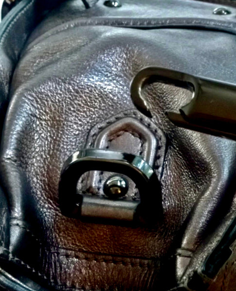 EUC Auténtico bolso de hombro Burberry Protsum plateado metalizado
