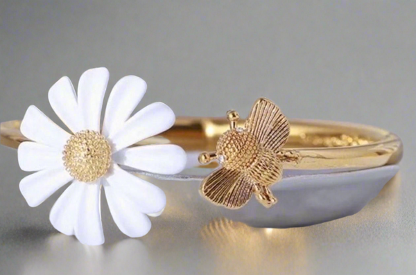 Kate Spade White Daisy Into The Bloom All Abuzz Bee Open Cuff