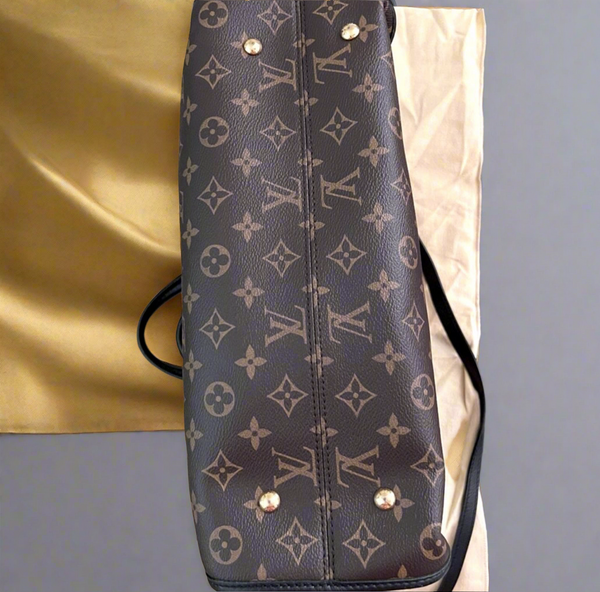 EUC Louis Vuitton Popincourt MM Shoulder Bag In Pristine Condition Authenticated