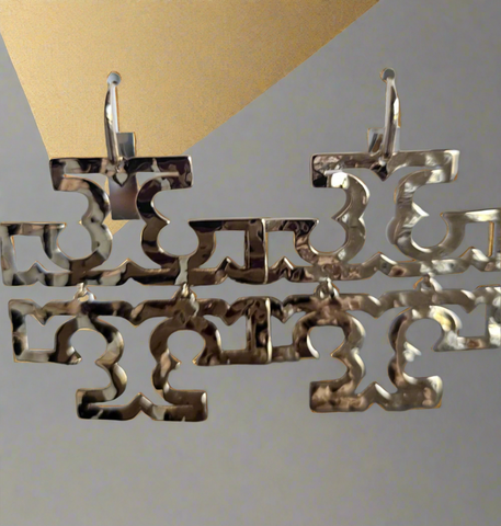 Tory Burch Britten Logo Hammered Drop Earrings In Shiny Gold