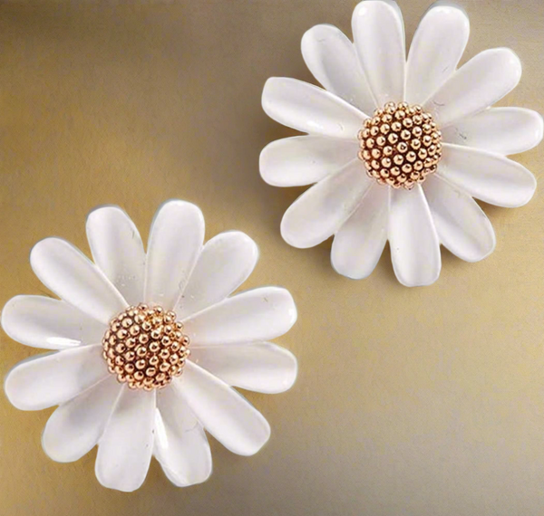 Kate Spade White Daisy Into the Bloom Stud Earrings