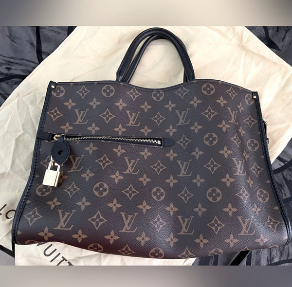 EUC Louis Vuitton Popincourt MM Shoulder Bag In Pristine Condition Authenticated