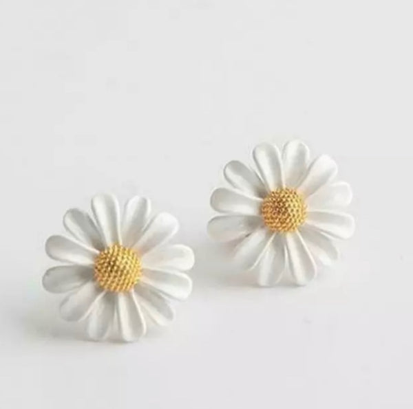 Kate Spade White Daisy Into the Bloom Stud Earrings