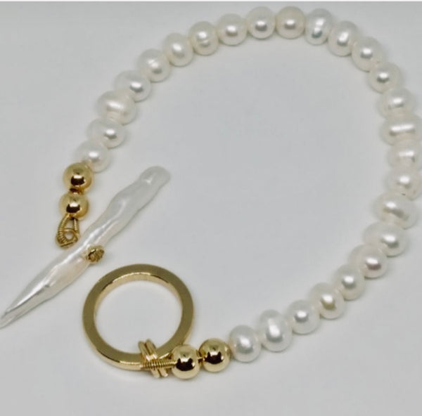 Tory Burch Natural Freshwater Pearls Bracelet with Gold Toggle Closure