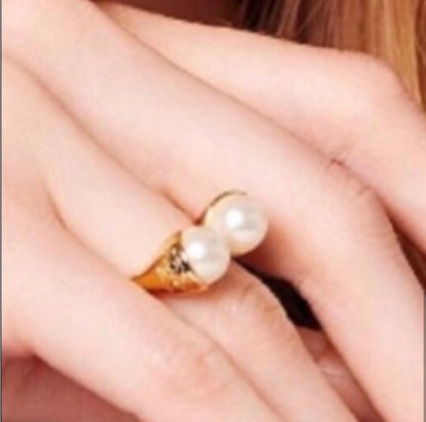 Tory Burch Gold Pearl Bud Logo Ring Size 7