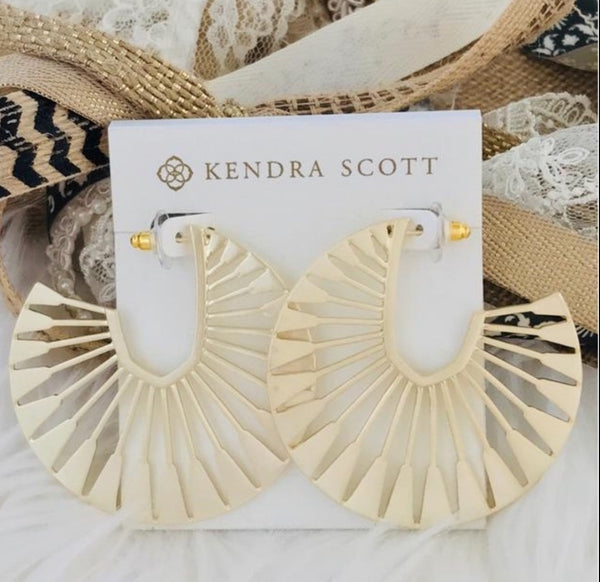 Kendra Scott The Deanne Earrings in Gold