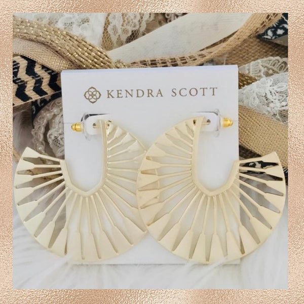 Kendra Scott The Deanne Earrings in Gold